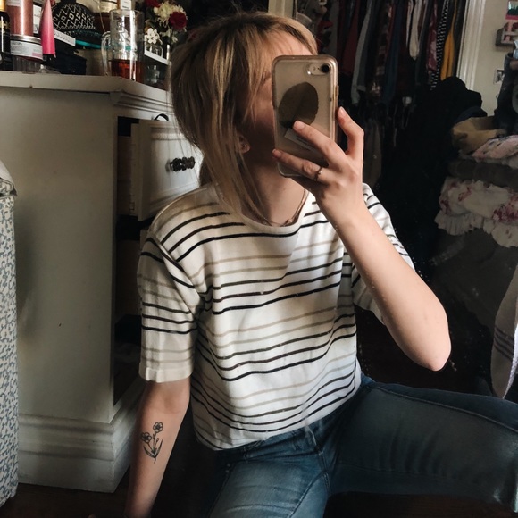 Meet your Posher, Breanna - Picture 2 of 2